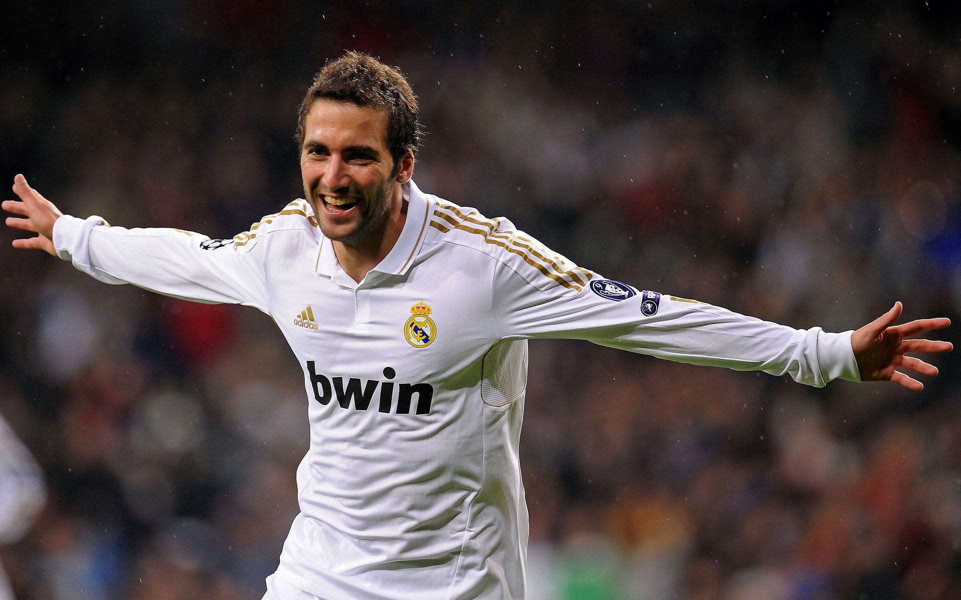 爱游戏全站 -德布劳内回归赛场，爆冷首场状态亮眼，G2观众沸腾！